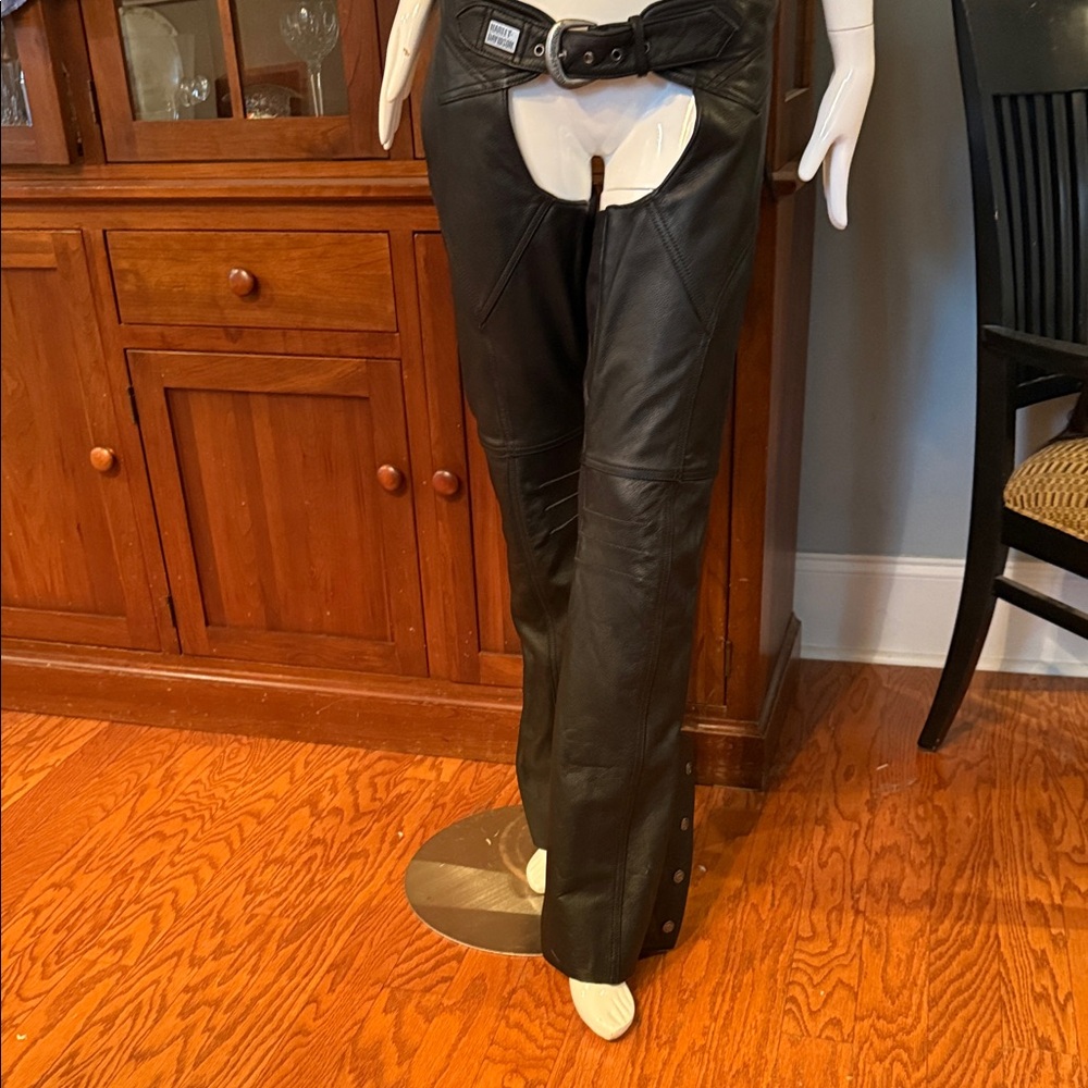 HARLEY-DAVIDSON® WOMEN’S DELUXE II LEATHER CHAPS - Picture 3 of 8